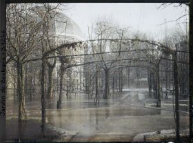 Image représentant Rond-point du verger-roseraie proche du jardin français, inondé, vu en direction du jardin anglais