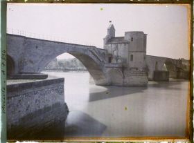 Image représentant Le pont Saint-Bénézet dit Pont d'Avignon, la chapelle Saint-Bénézet et la chapelle Saint-Nicolas