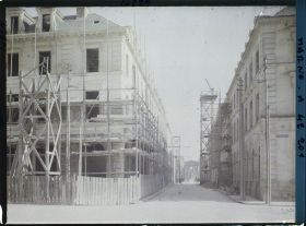 Image représentant France, Reims, Vue prise de l'Hôtel de Ville vers la Place Royale ; à dte la Banque de France