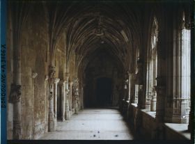 Image représentant France, Cadouin, Le cloître un côté de l'enfilade