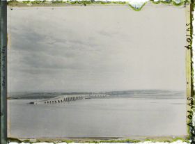 Image représentant Le grand pont de pierre sur le Tigre, entre Mossoul et Ninive