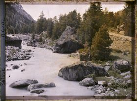 Image représentant La rivière Ova da Roseg dans la vallée de Roseg