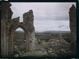 Image représentant France, Montfaucon, Les Hauts de Meuse et les ruines de l'Eglise de Montfaucon