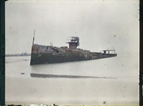 Image représentant Belgique, Zeebrugge, Le "Thétis" que l'on découpe au chalumeau