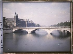 Image représentant La Conciergerie et le pont au Change vus du pont Notre-Dame