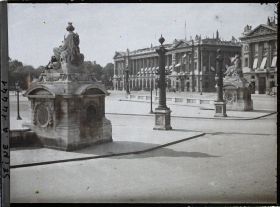 Image représentant La place de la Concorde, Statues de Strasbourg et Lille