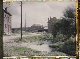 Image représentant France, Souchez, Ruisseau "Le Souchez" et entrée Sud du Village