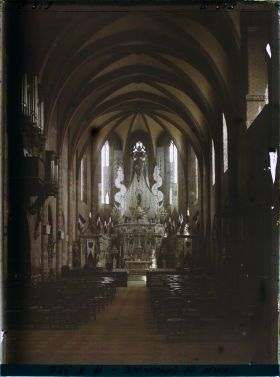 Image représentant La nef de l'église Saint-Pierre