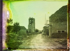 Image représentant France, Les Paroches, Contre jour vers les ruines de l'Eglise