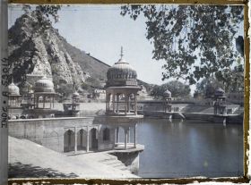 Image représentant Le Rani Musi chhatri, bassin du palais Vilay Vilas