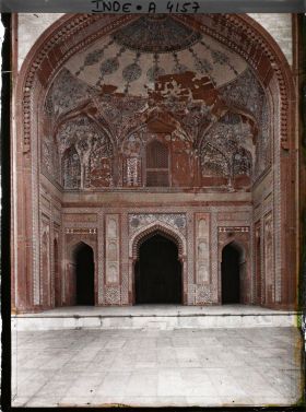 Image représentant L'iwan central dans Jama Masjid ou Grande Mosquée
