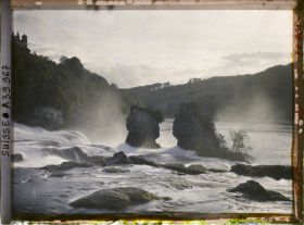 Image représentant Les deux rochers au milieu des chutes du Rhin