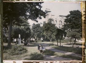 Image représentant France, Arras, Jardin de l'Evêché et Cathédrale