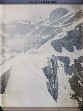 Image représentant L'Hôtel du Klimsenhorn au sommet du chemin de fer du mont Pilatus