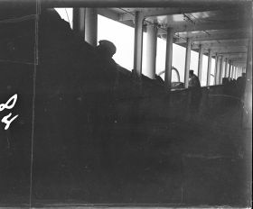 Image représentant Installation de bâches de protection dans la coursive des 1eres classes