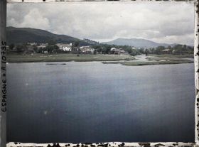 Image représentant Espagne, Padron, Césures, un peu aprés Padron, l'extrémité de la Ria ; vue prise du Pont de la route.