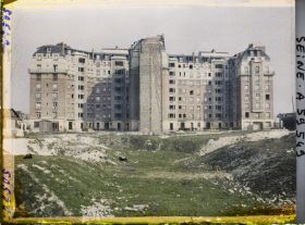 Image représentant Immeuble neuf à bon marché (HBM), porte d'Orléans situé place de la porte d'Orléans (actuelle place du 25-Août-1945)