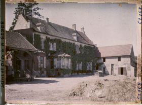 Image représentant Ile de France, Montroult, Intérieur de ferme