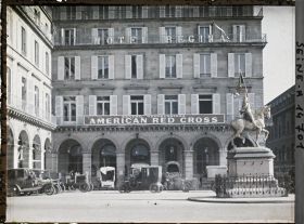 Image représentant Quartier général de la Croix-Rouge américaine à l'Hôtel Regina place de Rivoli (actuelle place des Pyramides)
