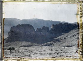 Image représentant La piste. Paysage à la fin de la descente de la première chaîne de montagne