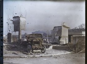 Image représentant L'exposition des arts décoratifs, démolition des pavillons sur l'esplanade des Invalides