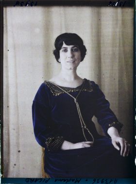 Image représentant https://musee-albert-kahn.s-museum.fr/home/NWQ2OTAwYzNmYjZlZTk1ZWQwODJmMjY4L2dlbmVyaWMtbm90aWNlLXRhYi9hdXRob3JpdHkvNjE3YTc5ZjVjZjhiODk2OGIzMzM3ZDIx/5d6900c3fb6ee95ed082f268/generic-notice-tab/authority/617a79ebcf8b8968b3337595 Madame Picard