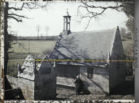 Image représentant L'oratoire avec devant la fontaine Notre-Dame-des-Fontaines
