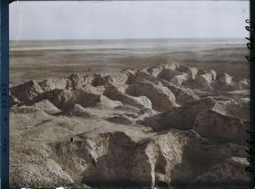 Image représentant Les ruines au pied de la Ziggourat Bit-Zida