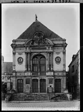 Image représentant L'ancien théâtre place Louis XII, à l'entrée de la rue Saint-Lubin