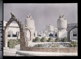 Image représentant L'exposition des arts décoratifs, le jardin de Laprade, esplanade des Invalides