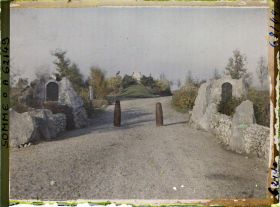 Image représentant Somme, Beaumont-Hamel, Entrée de la région acquise par les Britanniques et conservée dans l'état où elle trouvait en 1918.