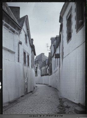 Image représentant La rue du Belzic avant le passage de la procession de la Fête-Dieu