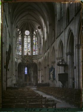 Image représentant La nef de l'église Notre-Dame de l'Assomption