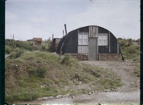 Image représentant France, Thélus, Maison en tôle ondulée