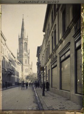 Image représentant Prusse, Düsseldorf, Konigstrasse, Eglise et maisons fermées