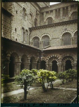Image représentant Le cloître de la cathédrale Notre-Dame-de-l'Annonciation