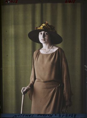 Image représentant https://musee-albert-kahn.s-museum.fr/home/NWQ2OTAwYzNmYjZlZTk1ZWQwODJmMjY4L2dlbmVyaWMtbm90aWNlLXRhYi9hdXRob3JpdHkvNjE3YTc5ZjVjZjhiODk2OGIzMzM3ZDIx/5d6900c3fb6ee95ed082f268/generic-notice-tab/authority/617a79ebcf8b8968b3336fb8 Madame Jameson