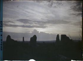 Image représentant France, Nauroy, Coucher de Soleil sur les ruines