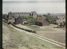 Image représentant Belgique, Louvain, Vue d'ensemble de l'Etablissement des Bénédictins du Mt César