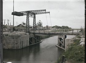 Image représentant France, La Bassée, Le Pont sur le Canal rétabli