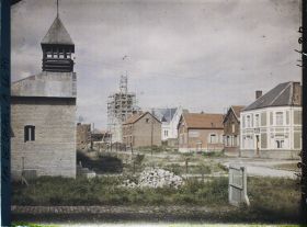 Image représentant France, Vimy, Eglise provisoire et nouvelle Eglise en Construction