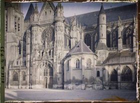 Image représentant La cathédrale vue de la place Saint-Hamburg