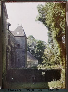 Image représentant France, Les Mesnuls, Côté Nord et fossé du Château