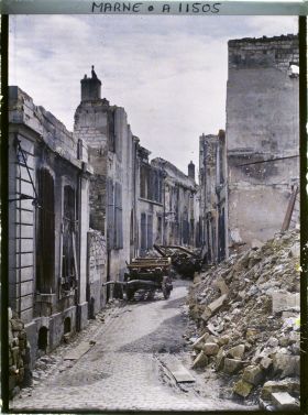 Image représentant La rue de la Grue encombrée de gravats