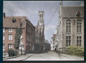 Image représentant Belgique, Bruges, La Rue des Laines et le Beffroi