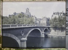 Image représentant Le pont Louis-Philippe depuis le quai de Bourbon vers l'église Saint-Gervais-Saint-Protais