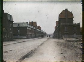 Image représentant France, Lens, Perspective sur les Corons de la Rue de Lille