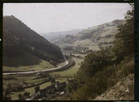 Image représentant France, Mont Dore, Vallée de la Dordogne - vue prise de la route de Clermont vers le N.O.