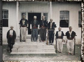 Image représentant Les gardes du domaine agricole d'Essad Pacha