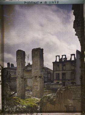 Image représentant Ruines en contre jour, rue de l'Isle